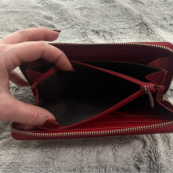 Authentic Gucci Microguccissima Patent Leather Zip-Around Wallet – Hibiscus Red - Picture 8 of 11